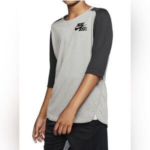 Boys Nike Baseball Top size M‎